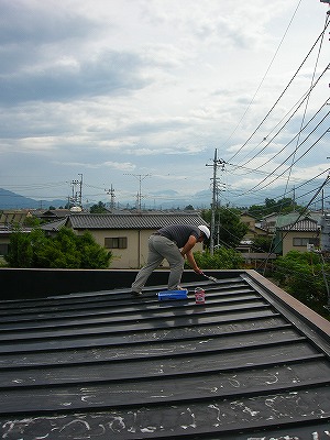 ペンキ塗装中