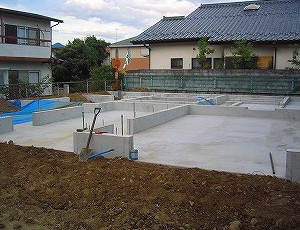 ビルトインガレージのある家