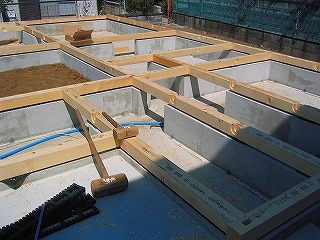 ビルトインガレージのある家