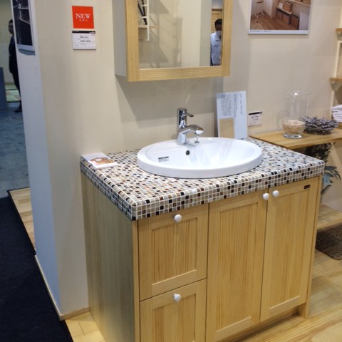 ウッドワンの無垢の木の洗面台 楽建舎